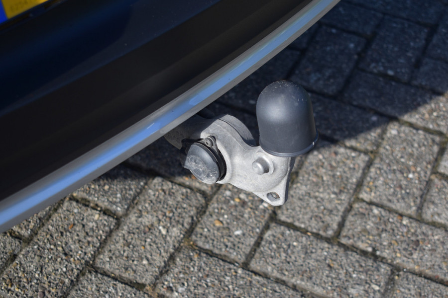 Volvo XC40 B4 211PK Automaat Core | ACC | 20"LMV | Trekhaak | BLIS | Camera | Stoelverwarming | Stuurverwarming |