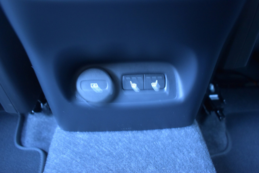 Volvo XC40 B4 211PK Automaat Core | ACC | 20"LMV | Trekhaak | BLIS | Camera | Stoelverwarming | Stuurverwarming |