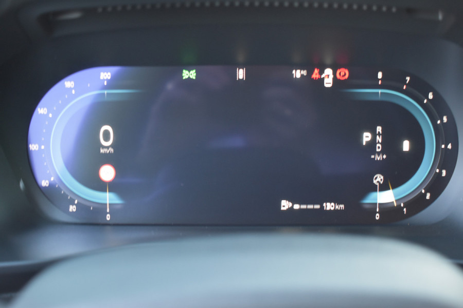 Volvo XC40 B4 211PK Automaat Core | ACC | 20"LMV | Trekhaak | BLIS | Camera | Stoelverwarming | Stuurverwarming |