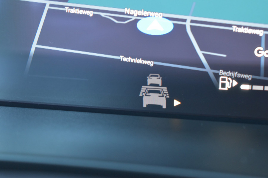 Volvo XC40 B4 211PK Automaat Core | ACC | 20"LMV | Trekhaak | BLIS | Camera | Stoelverwarming | Stuurverwarming |