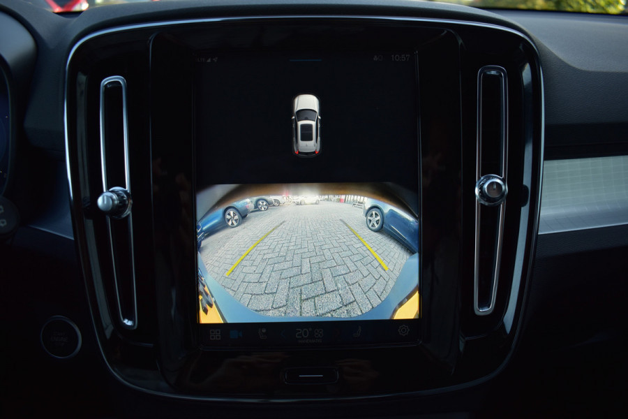 Volvo XC40 B4 211PK Automaat Core | ACC | 20"LMV | Trekhaak | BLIS | Camera | Stoelverwarming | Stuurverwarming |