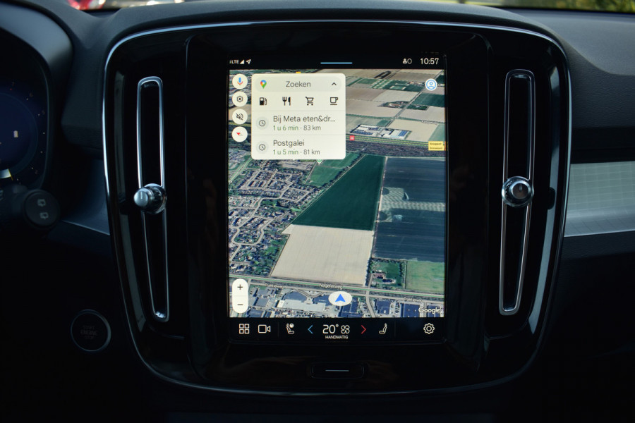 Volvo XC40 B4 211PK Automaat Core | ACC | 20"LMV | Trekhaak | BLIS | Camera | Stoelverwarming | Stuurverwarming |