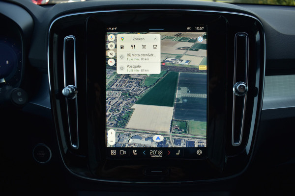 Volvo XC40 B4 211PK Automaat Core | ACC | 20"LMV | Trekhaak | BLIS | Camera | Stoelverwarming | Stuurverwarming |