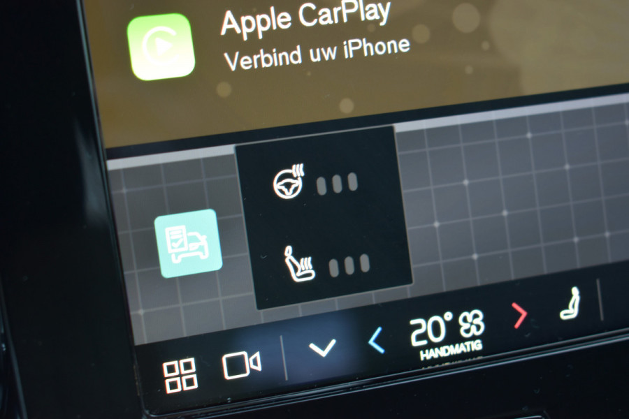 Volvo XC40 B4 211PK Automaat Core | ACC | 20"LMV | Trekhaak | BLIS | Camera | Stoelverwarming | Stuurverwarming |