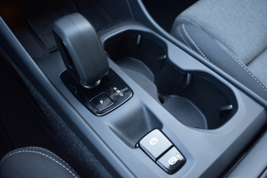 Volvo XC40 B4 211PK Automaat Core | ACC | 20"LMV | Trekhaak | BLIS | Camera | Stoelverwarming | Stuurverwarming |