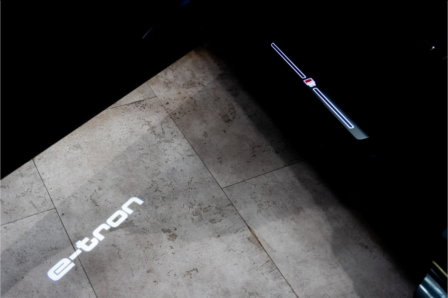 Audi e-tron Sportback S Quattro 95 kWh 504PK | Pano | B&O | RS Stoelen | 360 | 12 MND Garantie