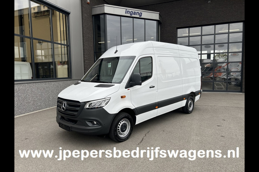 Mercedes-Benz Sprinter 317 CDI L2 H2 PRO / LED / MBUX / Navigatie / Camera / Parkeersensoren / Cruise control / Airco / 270 Graden achterdeuren