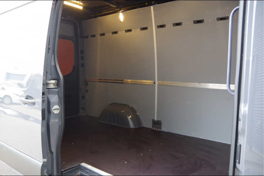 Mercedes-Benz Sprinter 317 1.9 CDI L2H2 AUT. LED, 3.5T TREKHAAK, MBUX 10'', STOELVERWARMING, CAMERA, NAVI, CRUISE, CLIMA, PARKEERSENSOREN, CARPLAY