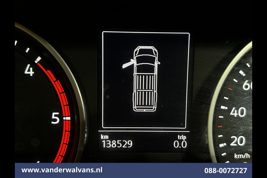 Volkswagen Crafter 2.0 TDI 141pk L3H3 L2H2 Euro6 Airco | Camera | Apple Carplay | Android Auto | Cruisecontrol | Massagestoel Chauffeursstoel, 2800kg trekvermogen