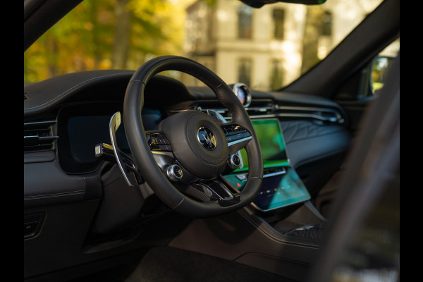 Maserati Grecale Modena 330pk | Pano-dak | Sonus Faber | Head-up | Camera | Stoelverwarming