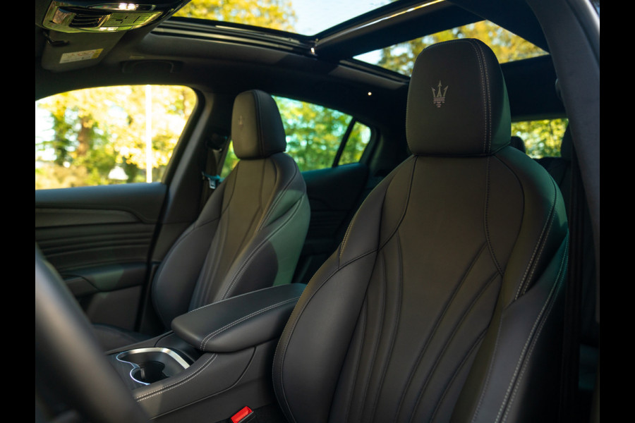 Maserati Grecale Modena 330pk | Pano-dak | Sonus Faber | Head-up | Camera | Stoelverwarming