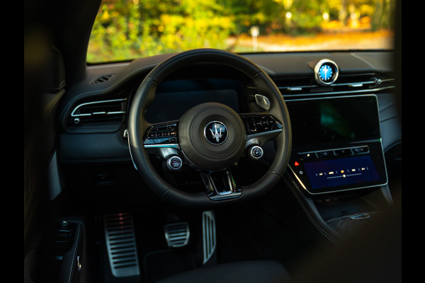 Maserati Grecale Modena 330pk | Pano-dak | Sonus Faber | Head-up | Camera | Stoelverwarming