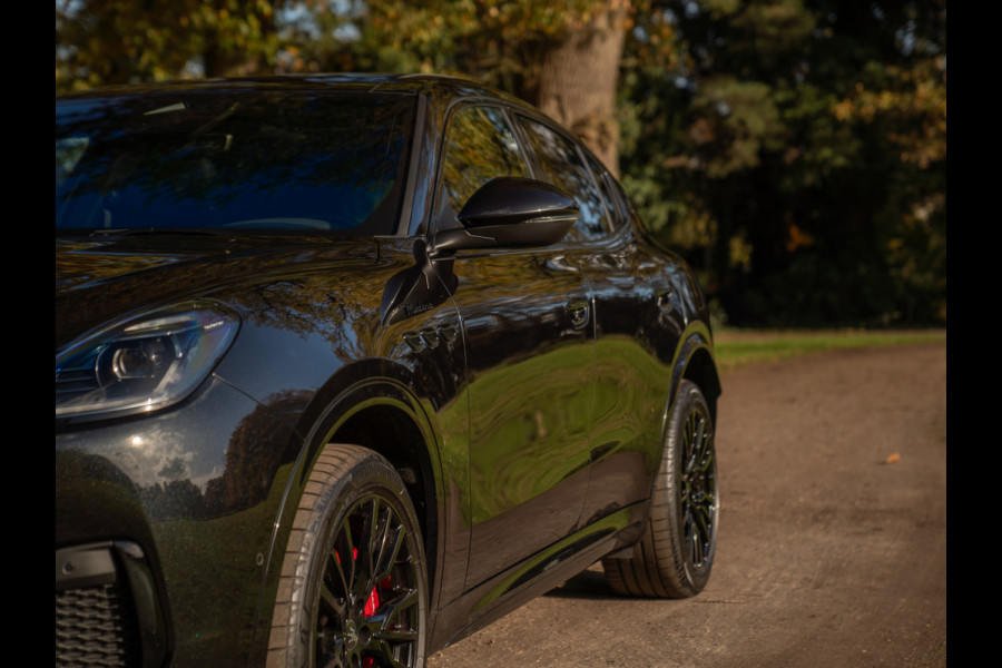 Maserati Grecale Modena 330pk | Pano-dak | Sonus Faber | Head-up | Camera | Stoelverwarming