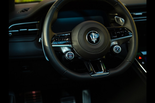 Maserati Grecale Modena 330pk | Pano-dak | Sonus Faber | Head-up | Camera | Stoelverwarming