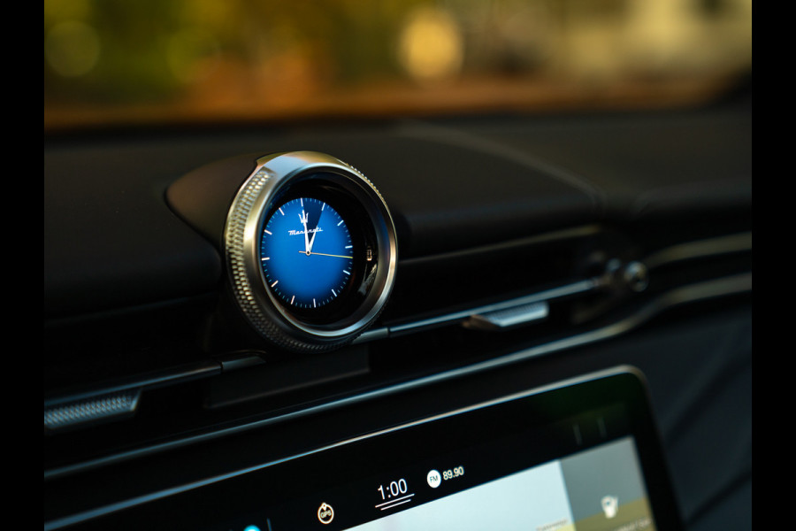 Maserati Grecale Modena 330pk | Pano-dak | Sonus Faber | Head-up | Camera | Stoelverwarming
