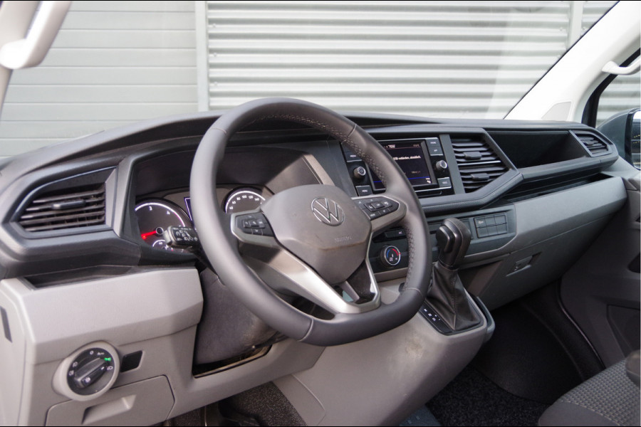 Volkswagen Transporter 2.0 TDI L2 150PK AUT. LED, TREKHAAK, CRUISE, CARPLAY, AIRCO, PARKEERSENSOREN, NL AUTO, NAP
