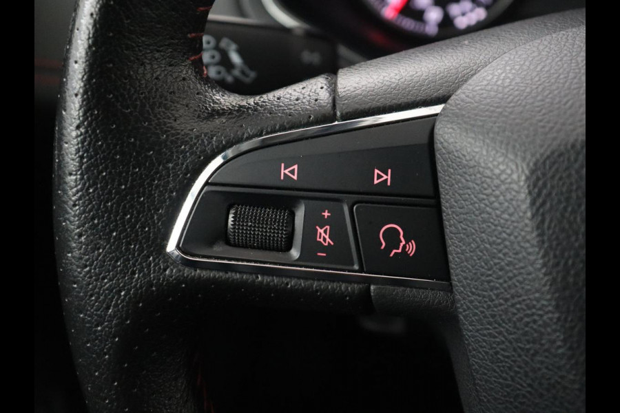 Seat Ibiza 1.0 TSI FR | Stoelverwarming | Adaptive cruise | Carplay | Full LED | Keyless | Parkeerhulp | Climate control | Cruise control | Navigatie | Sportstoelen