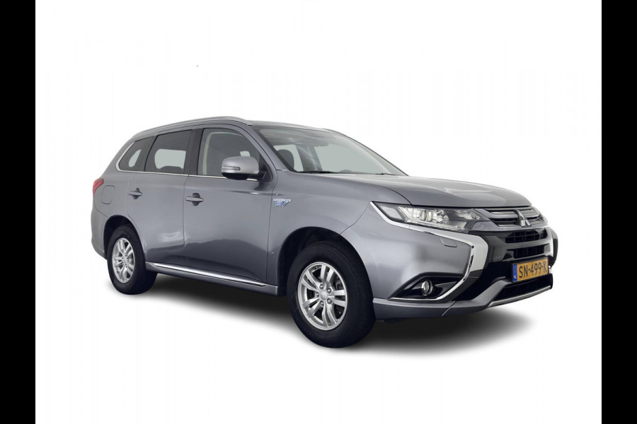 Mitsubishi Outlander 2.0 PHEV (Plug-In) Pure (INCL-BTW) Aut. *LEATHER-MICROFIBRE | COMFORTSEATS | CARPLAY | CAMERA | DAB+ | KEYLESS | PRIVACY-GLASS | SHIFT-PADDLES | TOWBAR | 16''ALU*