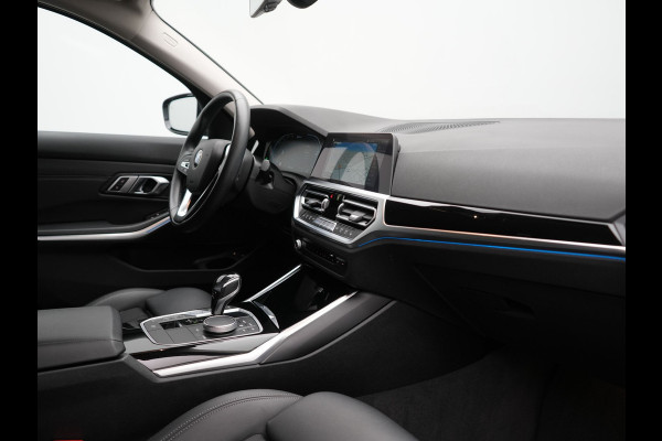 BMW 3 Serie Touring 330e Sportline Plug In Hybrid 293pk Dealer O.H. PHEV | Adaptive Cruise | Sfeerverlichting | Apple Carplay | Black Optic | Sportstoelen Verwarmd | Navigatie | Blis | Virtual | DAB |
