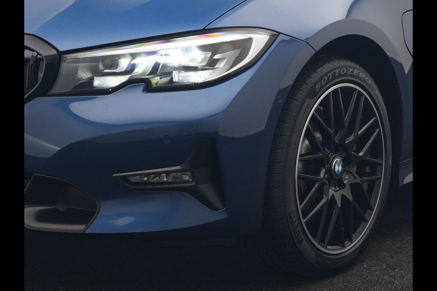 BMW 3 Serie Touring 330e Sportline Plug In Hybrid 293pk Dealer O.H. PHEV | Adaptive Cruise | Sfeerverlichting | Apple Carplay | Black Optic | Sportstoelen Verwarmd | Navigatie | Blis | Virtual | DAB |