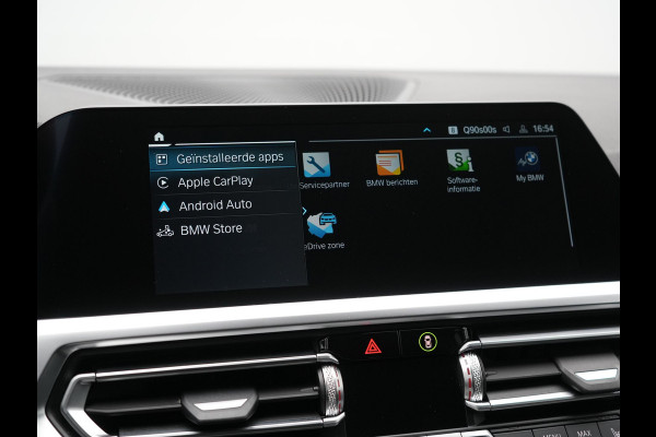 BMW 3 Serie Touring 330e Sportline Plug In Hybrid 293pk Dealer O.H. PHEV | Adaptive Cruise | Sfeerverlichting | Apple Carplay | Black Optic | Sportstoelen Verwarmd | Navigatie | Blis | Virtual | DAB |