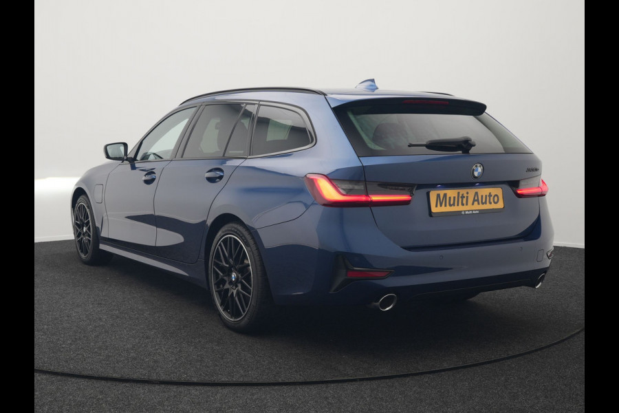 BMW 3 Serie Touring 330e Sportline Plug In Hybrid 293pk Dealer O.H. PHEV | Adaptive Cruise | Sfeerverlichting | Apple Carplay | Black Optic | Sportstoelen Verwarmd | Navigatie | Blis | Virtual | DAB |