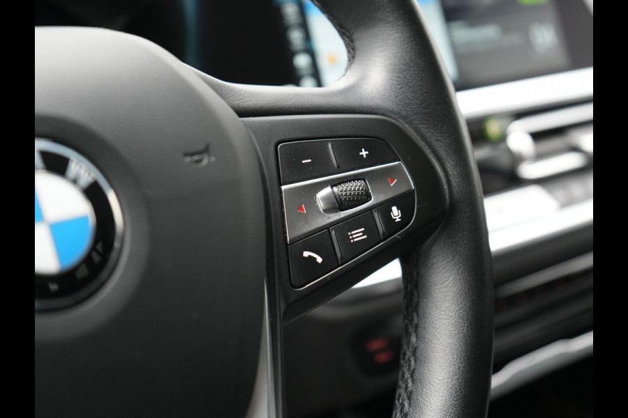 BMW 3 Serie Touring 330e Sportline Plug In Hybrid 293pk Dealer O.H. PHEV | Adaptive Cruise | Sfeerverlichting | Apple Carplay | Black Optic | Sportstoelen Verwarmd | Navigatie | Blis | Virtual | DAB |