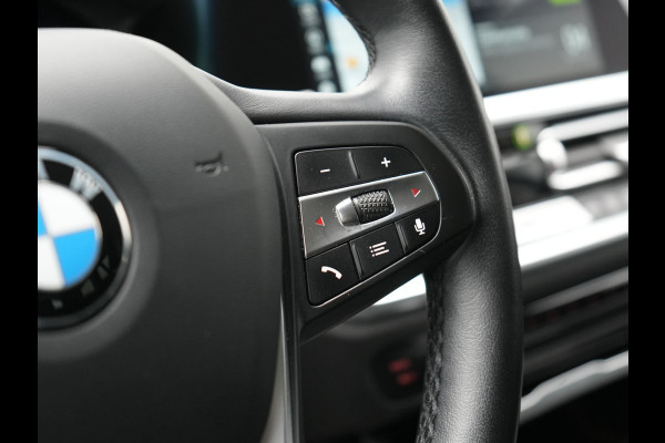 BMW 3 Serie Touring 330e Sportline Plug In Hybrid 293pk Dealer O.H. PHEV | Adaptive Cruise | Sfeerverlichting | Apple Carplay | Black Optic | Sportstoelen Verwarmd | Navigatie | Blis | Virtual | DAB |
