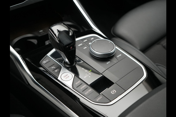 BMW 3 Serie Touring 330e Sportline Plug In Hybrid 293pk Dealer O.H. PHEV | Adaptive Cruise | Sfeerverlichting | Apple Carplay | Black Optic | Sportstoelen Verwarmd | Navigatie | Blis | Virtual | DAB |