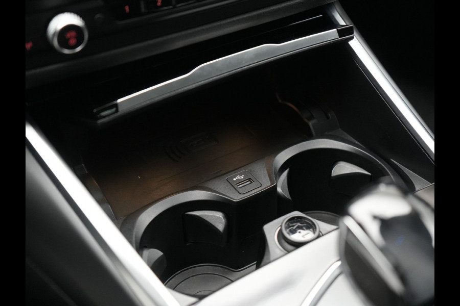 BMW 3 Serie Touring 330e Sportline Plug In Hybrid 293pk Dealer O.H. PHEV | Adaptive Cruise | Sfeerverlichting | Apple Carplay | Black Optic | Sportstoelen Verwarmd | Navigatie | Blis | Virtual | DAB |