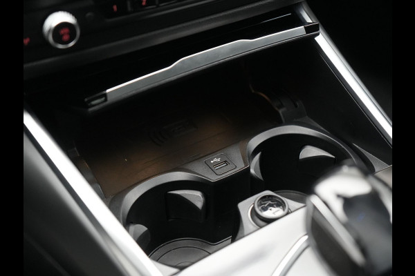 BMW 3 Serie Touring 330e Sportline Plug In Hybrid 293pk Dealer O.H. PHEV | Adaptive Cruise | Sfeerverlichting | Apple Carplay | Black Optic | Sportstoelen Verwarmd | Navigatie | Blis | Virtual | DAB |