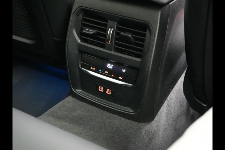 BMW 3 Serie Touring 330e Sportline Plug In Hybrid 293pk Dealer O.H. PHEV | Adaptive Cruise | Sfeerverlichting | Apple Carplay | Black Optic | Sportstoelen Verwarmd | Navigatie | Blis | Virtual | DAB |