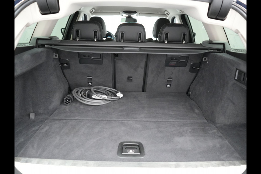 BMW 3 Serie Touring 330e Sportline Plug In Hybrid 293pk Dealer O.H. PHEV | Adaptive Cruise | Sfeerverlichting | Apple Carplay | Black Optic | Sportstoelen Verwarmd | Navigatie | Blis | Virtual | DAB |