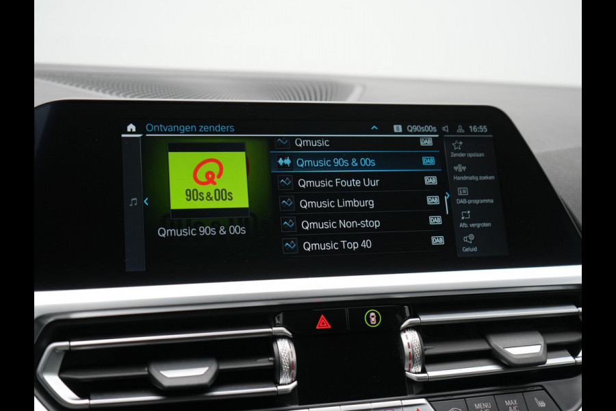 BMW 3 Serie Touring 330e Sportline Plug In Hybrid 293pk Dealer O.H. PHEV | Adaptive Cruise | Sfeerverlichting | Apple Carplay | Black Optic | Sportstoelen Verwarmd | Navigatie | Blis | Virtual | DAB |