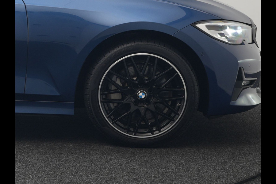 BMW 3 Serie Touring 330e Sportline Plug In Hybrid 293pk Dealer O.H. PHEV | Adaptive Cruise | Sfeerverlichting | Apple Carplay | Black Optic | Sportstoelen Verwarmd | Navigatie | Blis | Virtual | DAB |