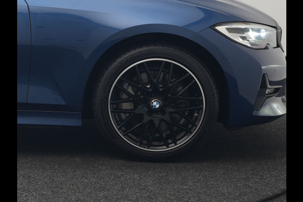 BMW 3 Serie Touring 330e Sportline Plug In Hybrid 293pk Dealer O.H. PHEV | Adaptive Cruise | Sfeerverlichting | Apple Carplay | Black Optic | Sportstoelen Verwarmd | Navigatie | Blis | Virtual | DAB |