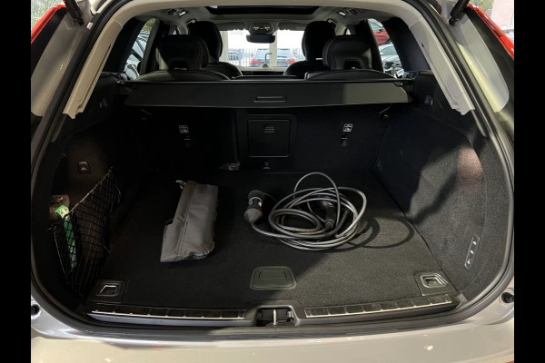 Volvo XC60 2.0 T8 Plug-in hybrid AWD Plus Dark (335kW/455PK) FULL OPTION ** 1e EIG - Ex VOLVO - € 26.000,= onder NP ** ** INFORMEER OOK NAAR ONZE AANTREKKELIJKE FINANCIAL-LEASE TARIEVEN **