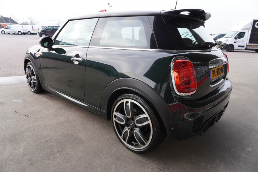 MINI Mini 2.0 232PK John Cooper Works Chili Automaat Nr. V248 |  Airco | Adaptive Cruise | Navi | Panorama dak