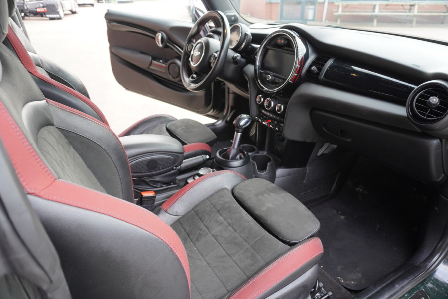 MINI Mini 2.0 232PK John Cooper Works Chili Automaat Nr. V248 |  Airco | Adaptive Cruise | Navi | Panorama dak