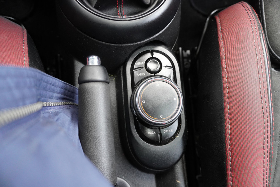 MINI Mini 2.0 232PK John Cooper Works Chili Automaat Nr. V248 |  Airco | Adaptive Cruise | Navi | Panorama dak