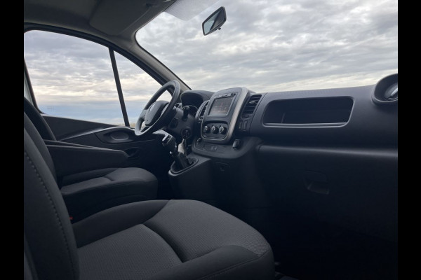 Renault Trafic 2.0 dCi 120pk E6 R-link Lease €238 p/m Airco, Navi, PDC, Trekhaak, Cruise controle, onderhoudshistorie aanwezig