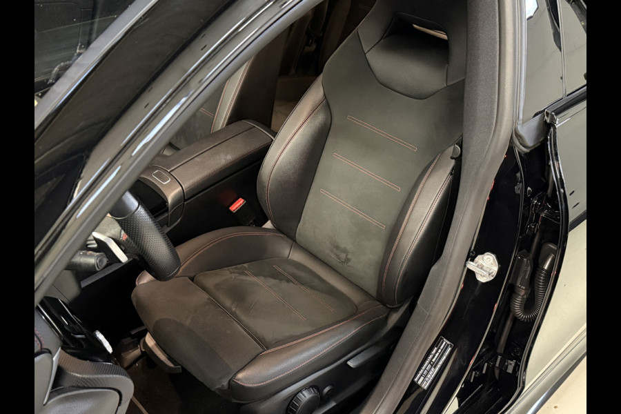 Mercedes-Benz CLA-Klasse Shooting Brake 180 Business Solution AMG Automaat | Sfeerverlichting | Camera | Trekhaak | Full LED | Stoelverwarming | Navi