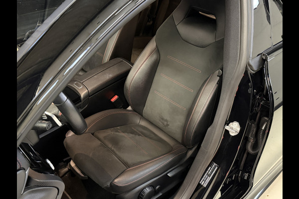 Mercedes-Benz CLA-Klasse Shooting Brake 180 Business Solution AMG Automaat | Sfeerverlichting | Camera | Trekhaak | Full LED | Stoelverwarming | Navi