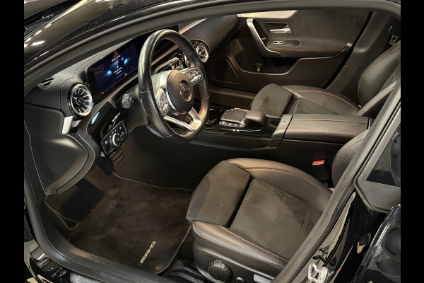Mercedes-Benz CLA-Klasse Shooting Brake 180 Business Solution AMG Automaat | Sfeerverlichting | Camera | Trekhaak | Full LED | Stoelverwarming | Navi