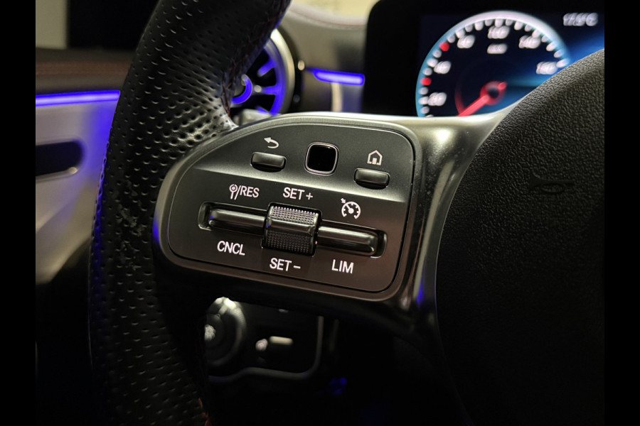 Mercedes-Benz CLA-Klasse Shooting Brake 180 Business Solution AMG Automaat | Sfeerverlichting | Camera | Trekhaak | Full LED | Stoelverwarming | Navi