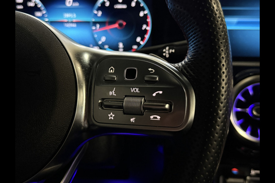 Mercedes-Benz CLA-Klasse Shooting Brake 180 Business Solution AMG Automaat | Sfeerverlichting | Camera | Trekhaak | Full LED | Stoelverwarming | Navi
