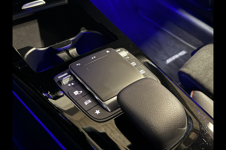 Mercedes-Benz CLA-Klasse Shooting Brake 180 Business Solution AMG Automaat | Sfeerverlichting | Camera | Trekhaak | Full LED | Stoelverwarming | Navi