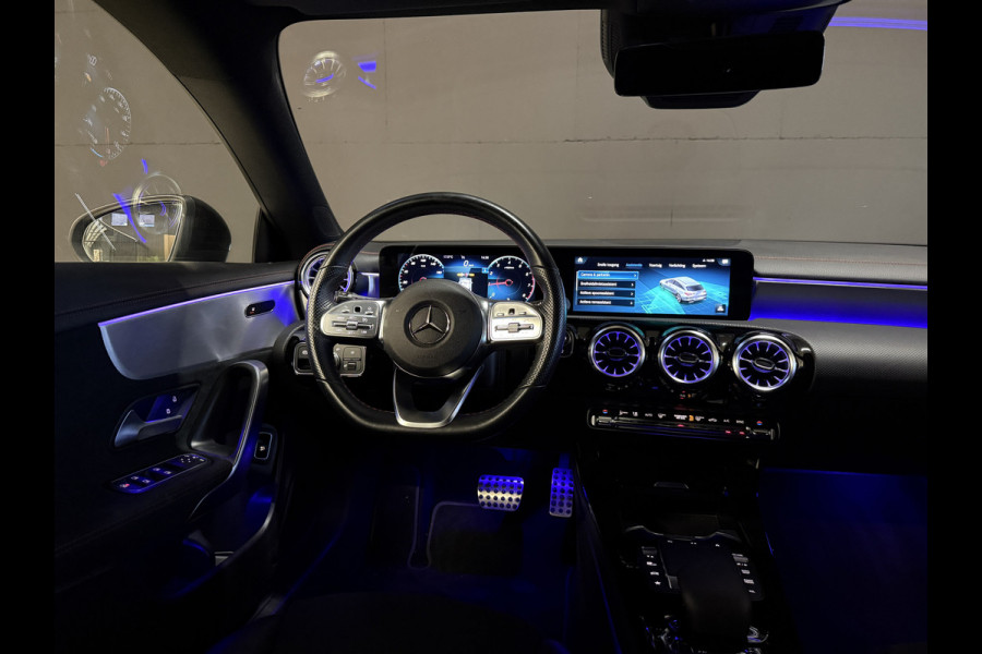Mercedes-Benz CLA-Klasse Shooting Brake 180 Business Solution AMG Automaat | Sfeerverlichting | Camera | Trekhaak | Full LED | Stoelverwarming | Navi