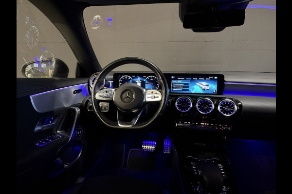Mercedes-Benz CLA-Klasse Shooting Brake 180 Business Solution AMG Automaat | Sfeerverlichting | Camera | Trekhaak | Full LED | Stoelverwarming | Navi