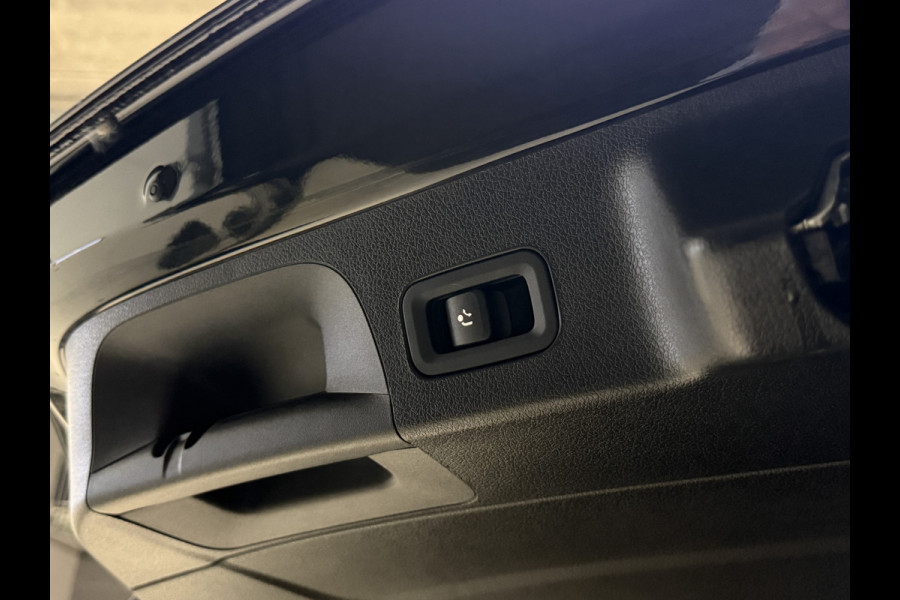 Mercedes-Benz CLA-Klasse Shooting Brake 180 Business Solution AMG Automaat | Sfeerverlichting | Camera | Trekhaak | Full LED | Stoelverwarming | Navi